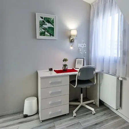 Grey * بيتْش