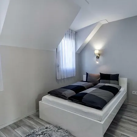 Grey * Pécs